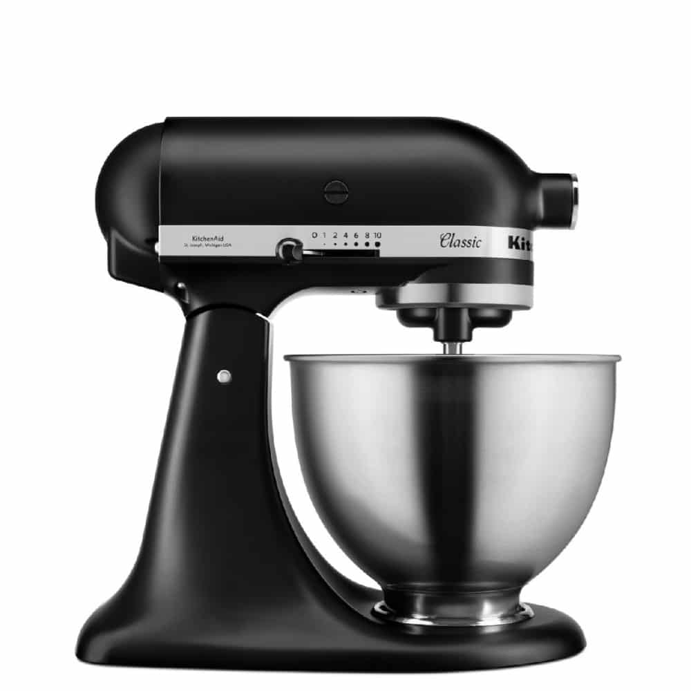 תמונה של מיקסר שולחני שחור של KitchenAid עם קערת נירוסטה.